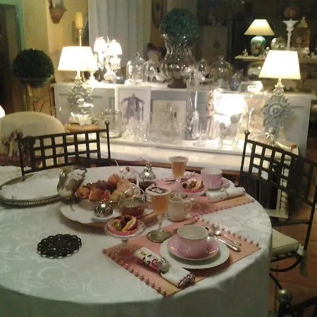 - Chambres D'hotes Castelmau 住宿加早餐酒店 *