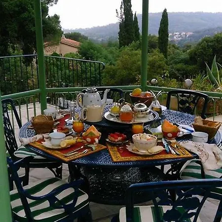 - Chambres D'hotes Castelmau 住宿加早餐酒店 勒拉旺杜