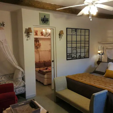 - Chambres D'hotes Castelmau 住宿加早餐酒店 勒拉旺杜