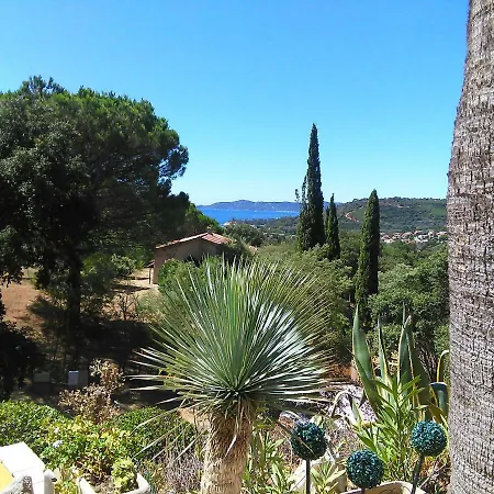- Chambres D'hotes Castelmau Bed and breakfast *